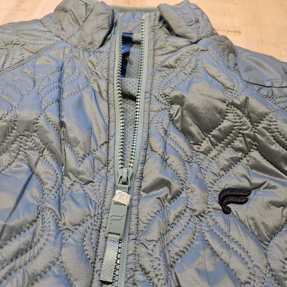 NWOT Fabletics The Loft Vest Aqua Arctic Wave Sz Large, Outdoor Ret. $90 - Picture 8 of 9